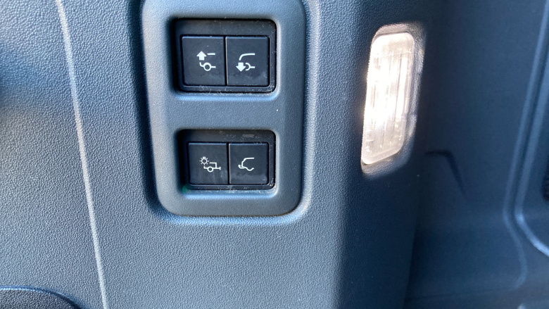 Land Rover Defender 3.0 D300 HSE 110 5dr Auto Diesel Estate